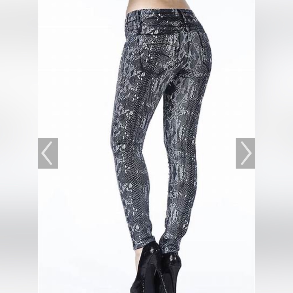 La Designer Robin’s Jean Snake Print Jeans Sz 28